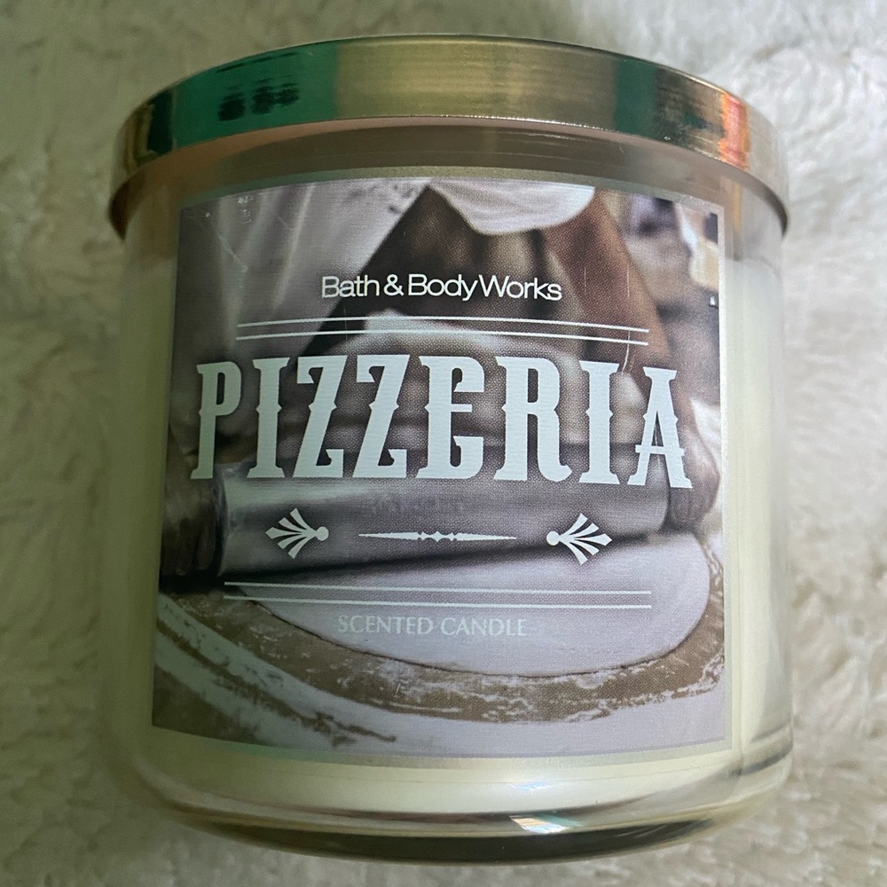 RARE🔥 NEW Bath and Body Works Pizzeria 3-Wick Candle - Picture 2 of 4